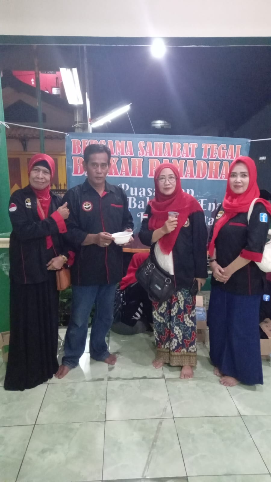 Menebar Kehangatan di Malam Suci: Yayasan Bersama Sahabat Tegal Salurkan 150 Mangkok Bakso dalam Aksi "Berkah Ramadhan"